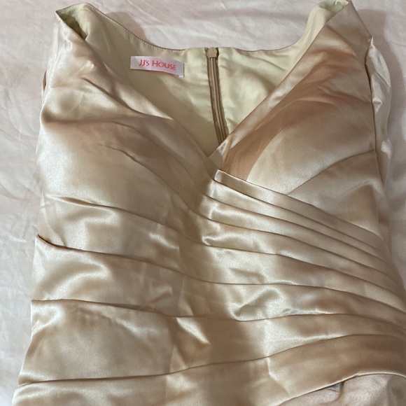 Champagne-colour dress. Great for Christmas party or New Year’s. - Picture 6 of 8